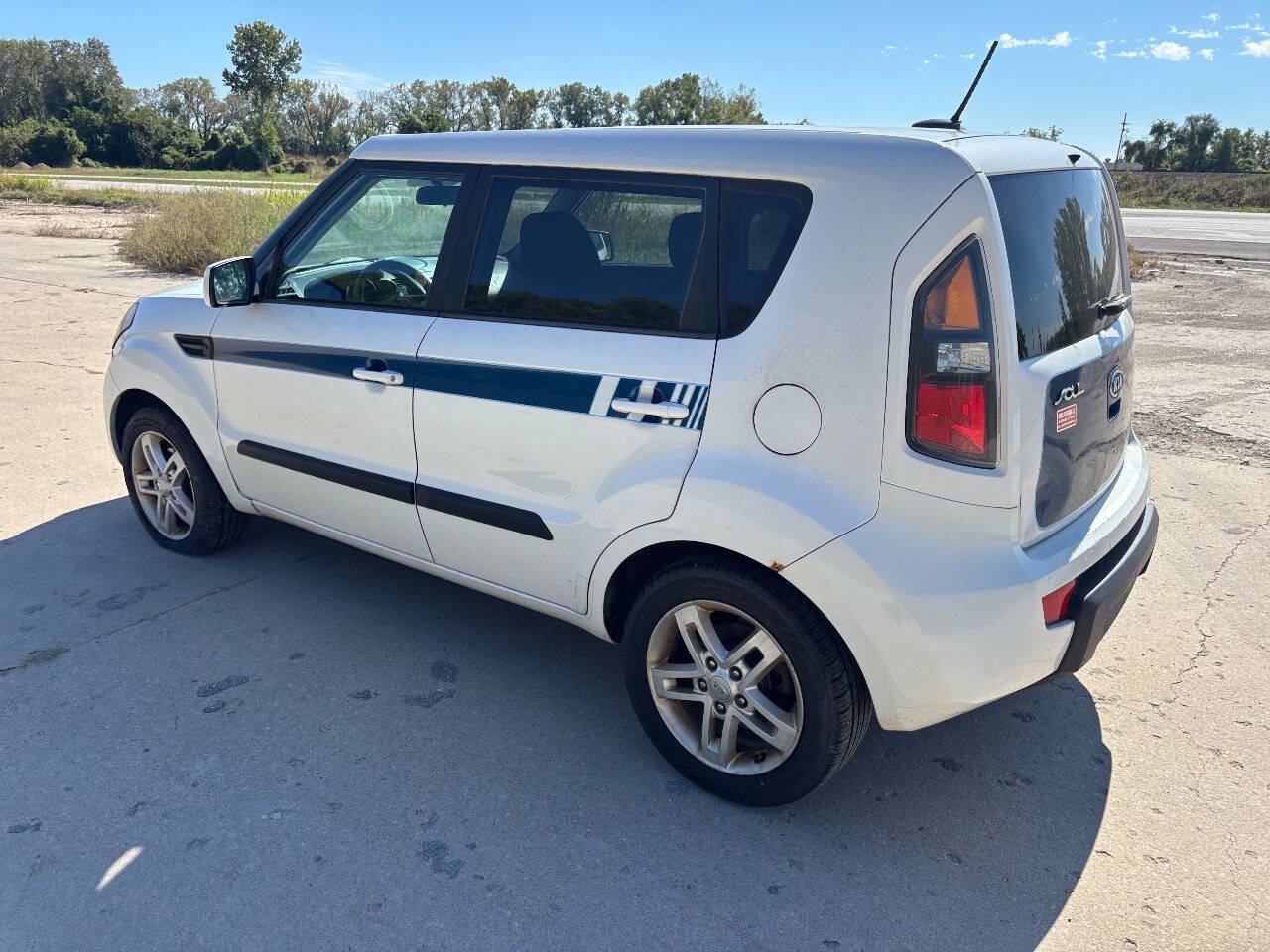 Used 2011 Kia Soul + image 9