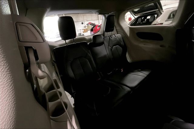 Used 2024 Chrysler Pacifica Limited FWD image 28