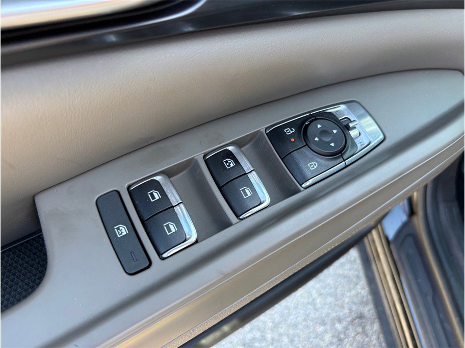 Used 2026 Kia Carnival LXS Hybrid FWD image 22