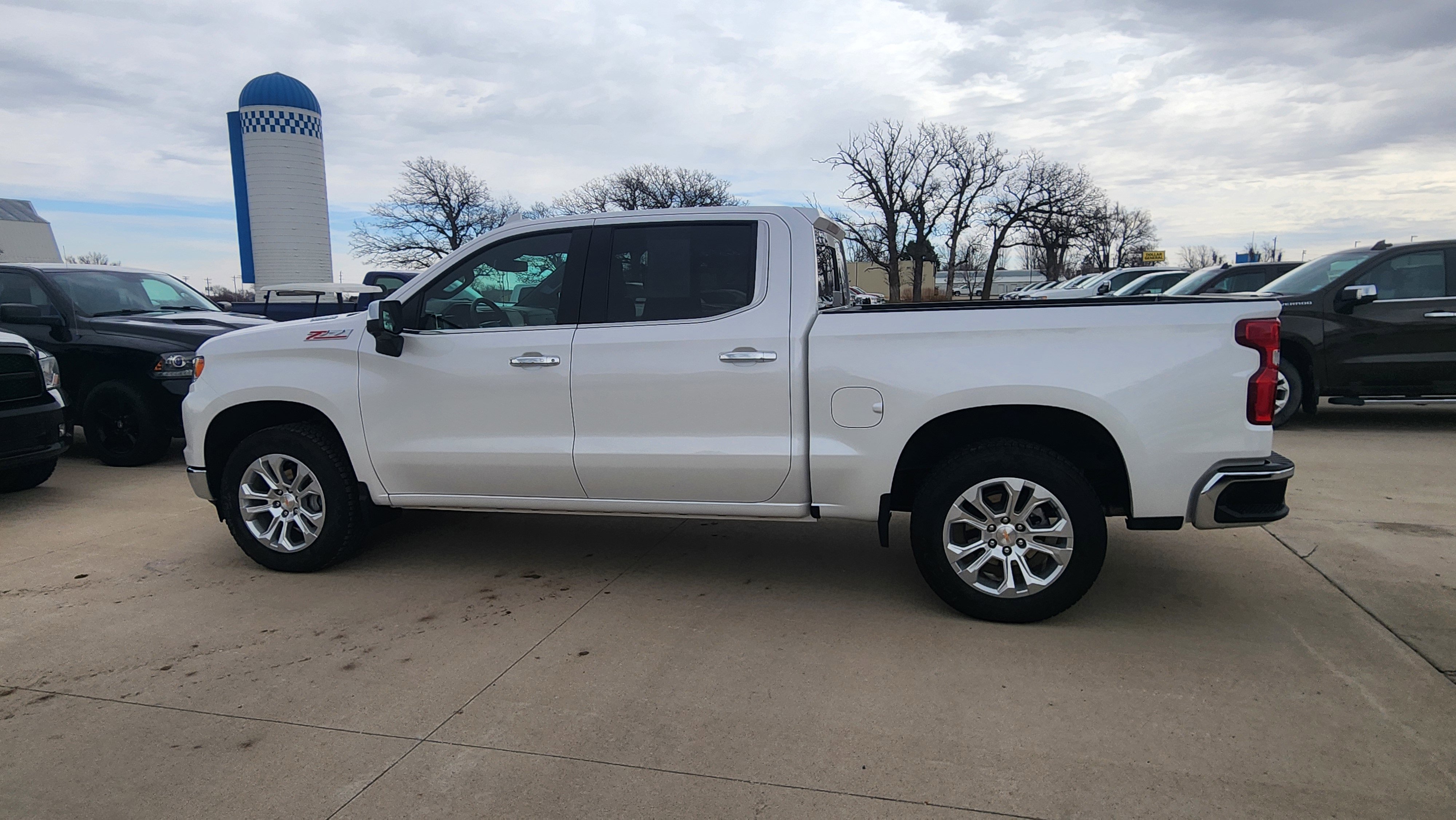 Used 2025 Chevrolet Silverado 1500 LTZ w/ Z71 Off-Road Package image 9