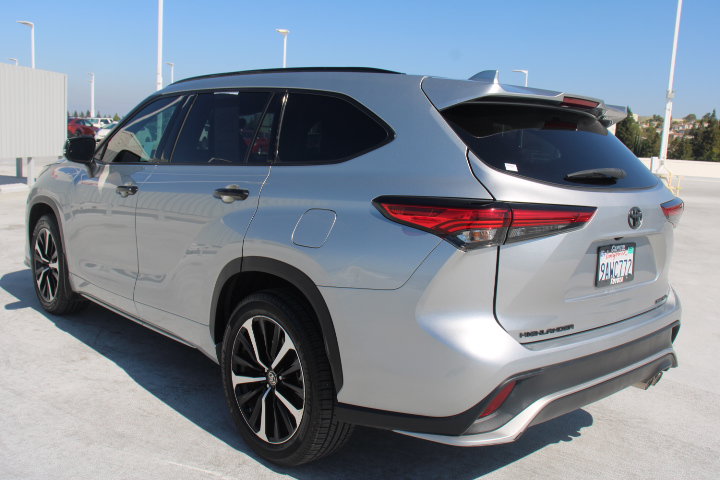 Used 2022 Toyota Highlander XSE AWD/4WD image 5