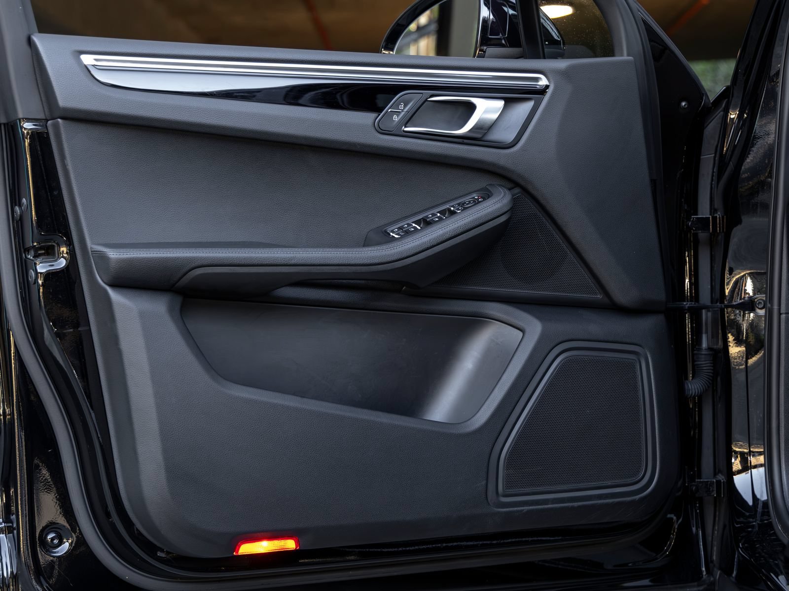 Certified 2021 Porsche Macan AWD/4WD image 21