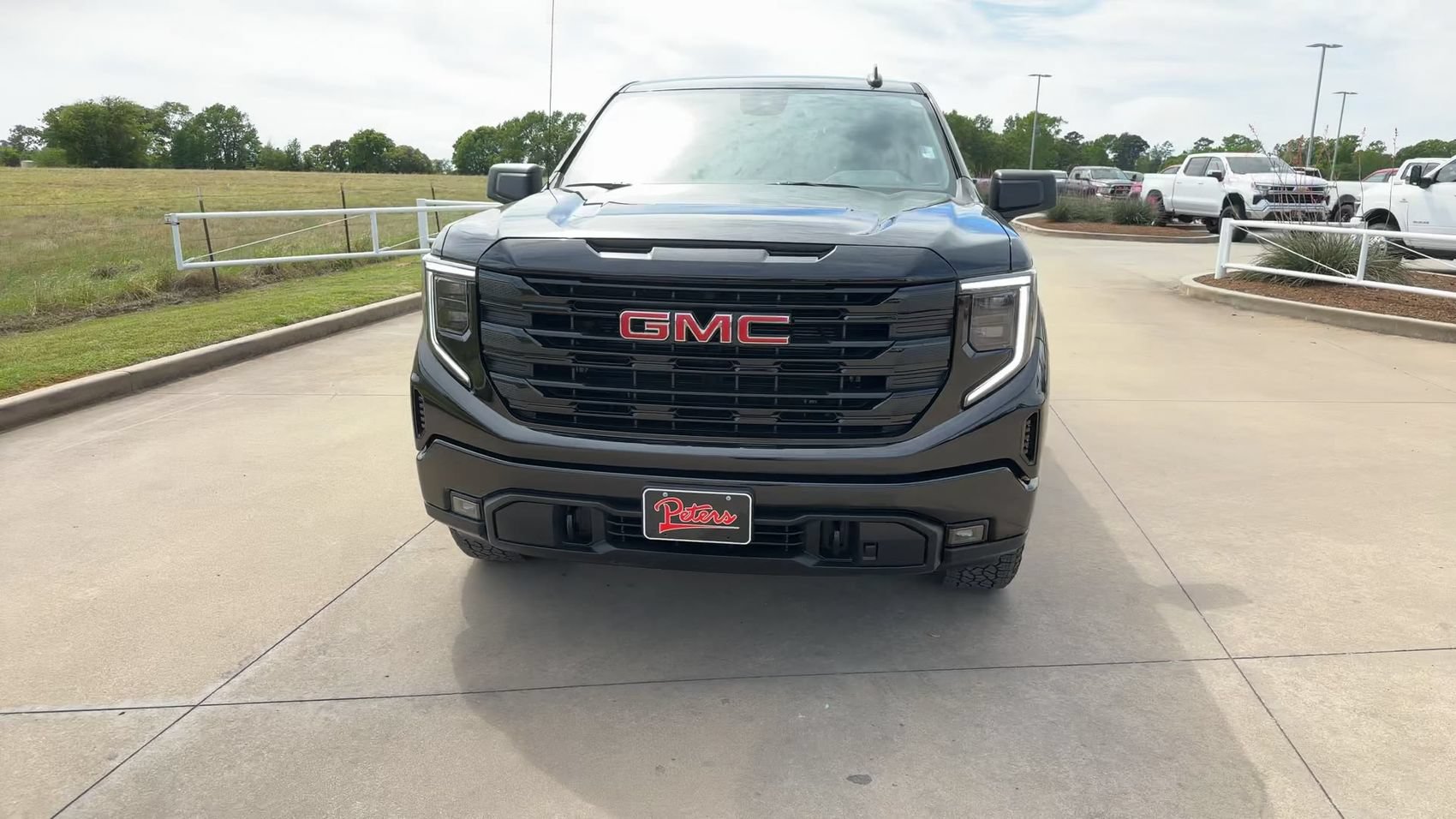 Used 2024 GMC Sierra 1500 Elevation w/ Preferred Package AWD/4WD image 4