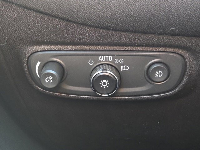 Used 2020 Chevrolet Equinox LT FWD image 28