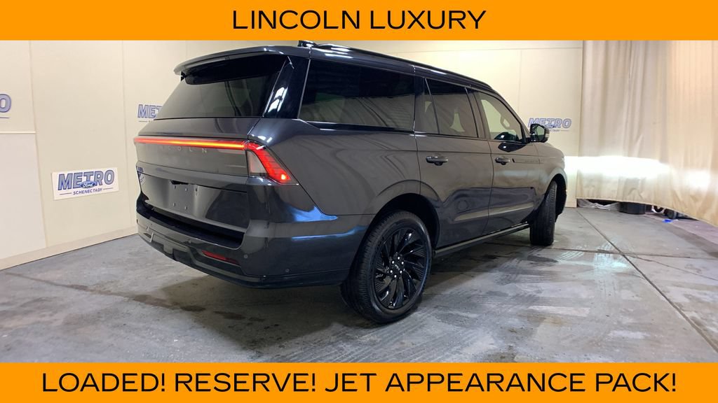 Used 2025 Lincoln Navigator Reserve w/ Jet Appearance Package AWD/4WD image 3