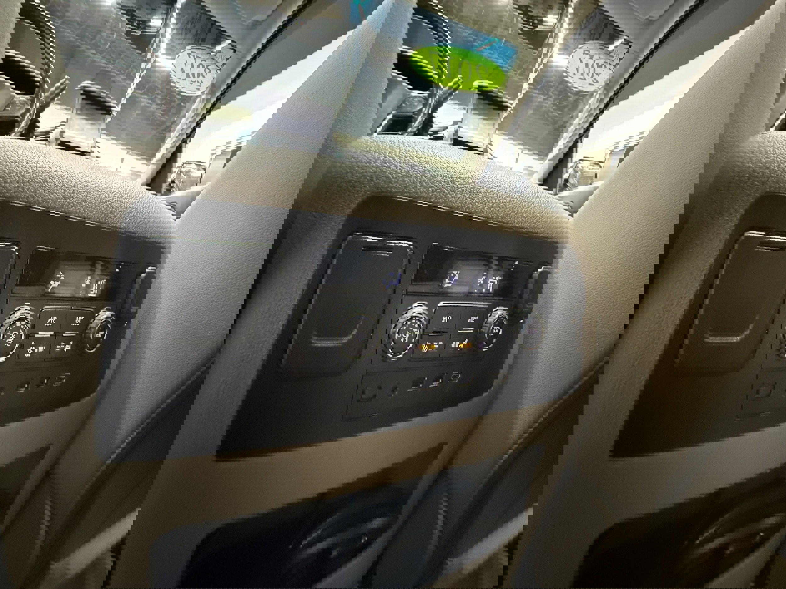 Used 2017 Chevrolet Suburban Premier image 29