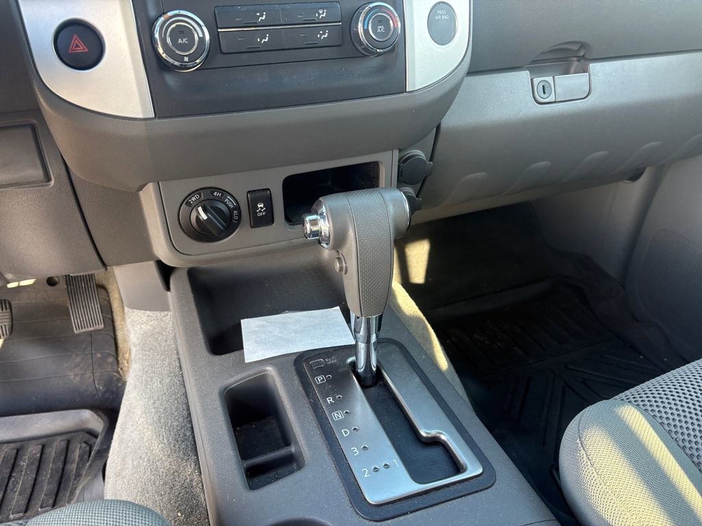 Used 2016 Nissan Frontier SV image 11