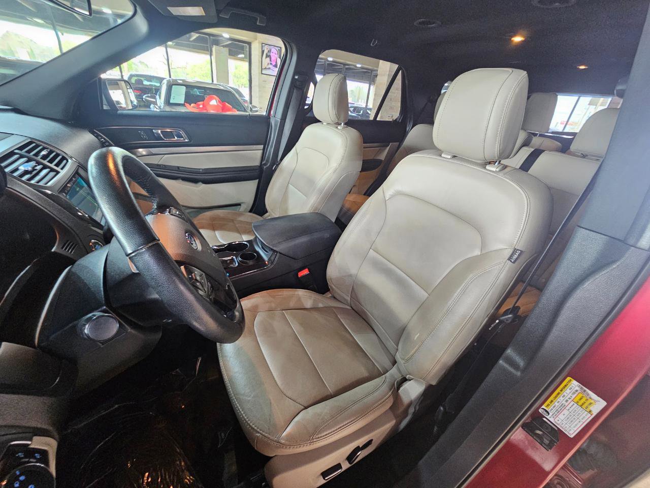Used 2018 Ford Explorer XLT w/ Equipment Group 202A image 30