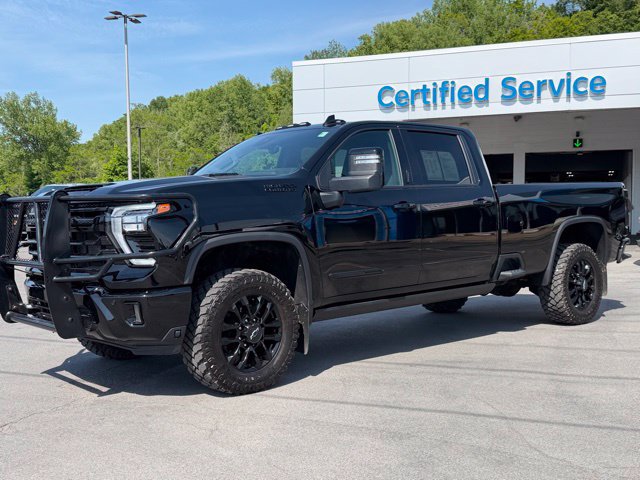 Used 2025 Chevrolet Silverado 3500 High Country w/ High Country Premium Package AWD/4WD image 3