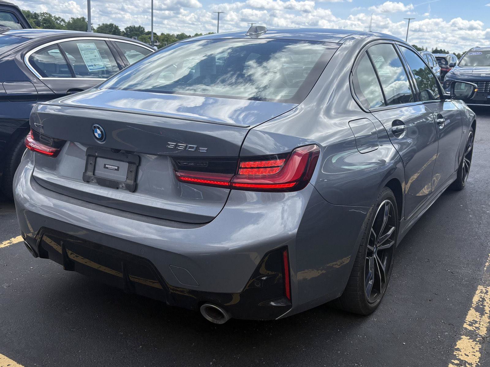 Used 2023 BMW 330e xDrive w/ M Sport Package AWD/4WD image 5