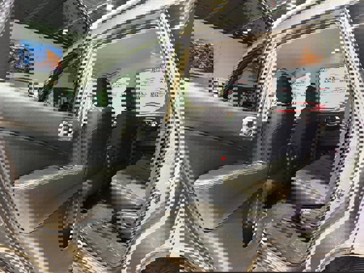 Used 2019 Nissan Pathfinder SV image 31