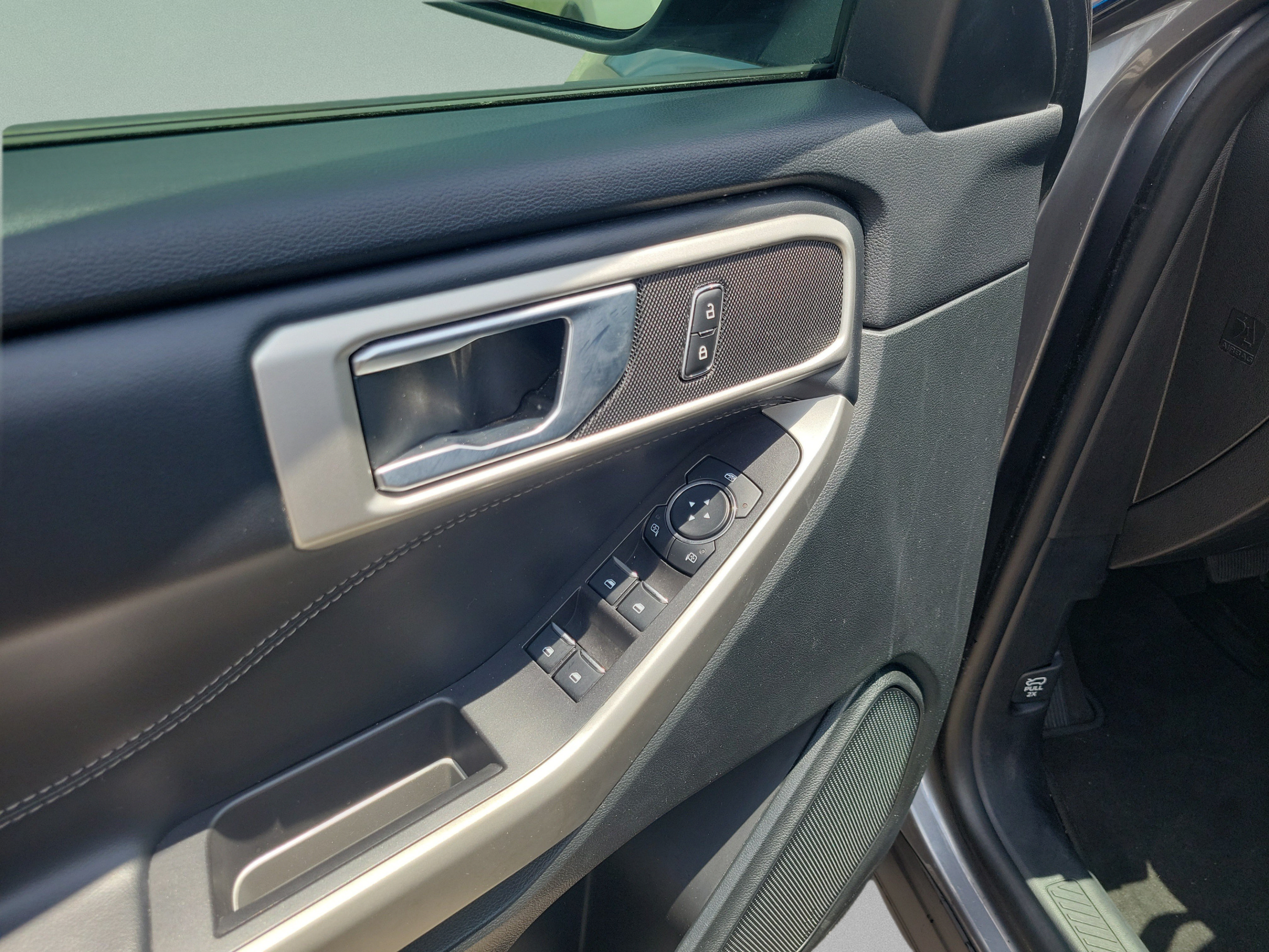 Used 2023 Ford Explorer XLT RWD image 15