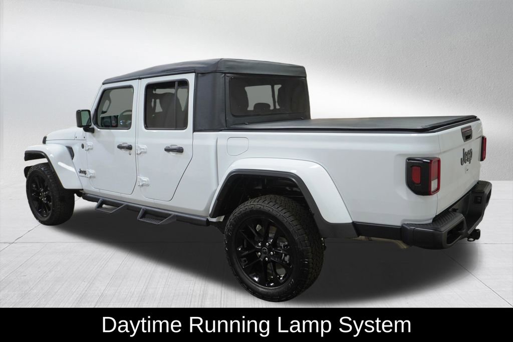 Used 2025 Jeep Gladiator Sport image 7