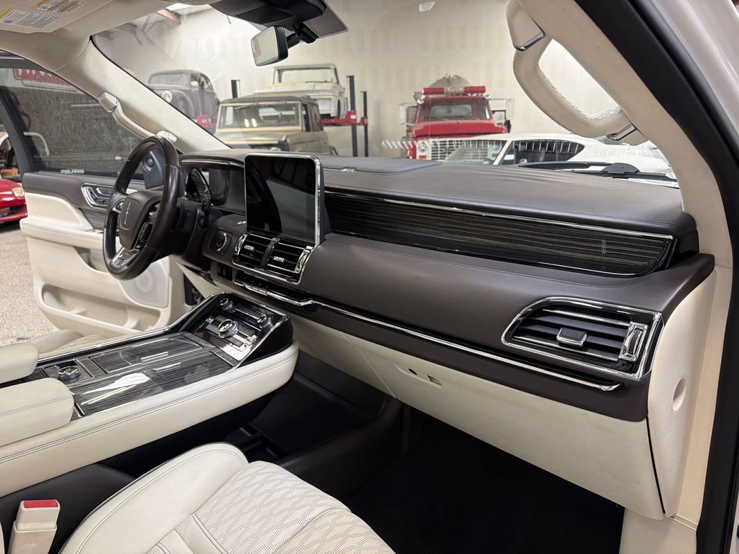 Used 2020 Lincoln Navigator Black Label w/ Cargo Convenience Package AWD/4WD image 42