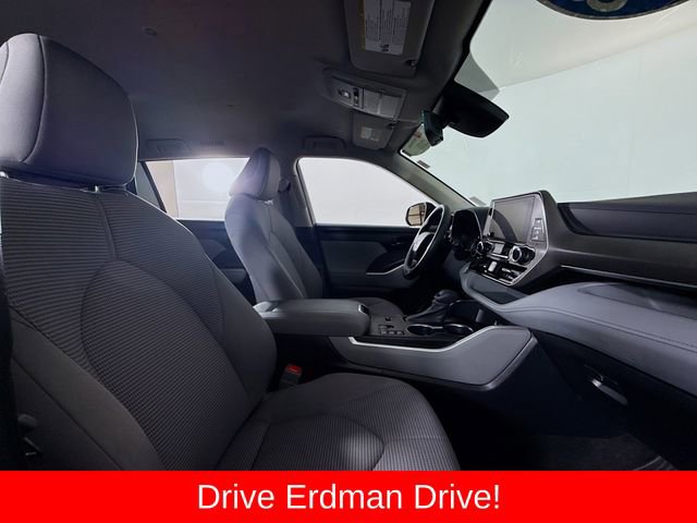 Used 2023 Toyota Highlander L image 25