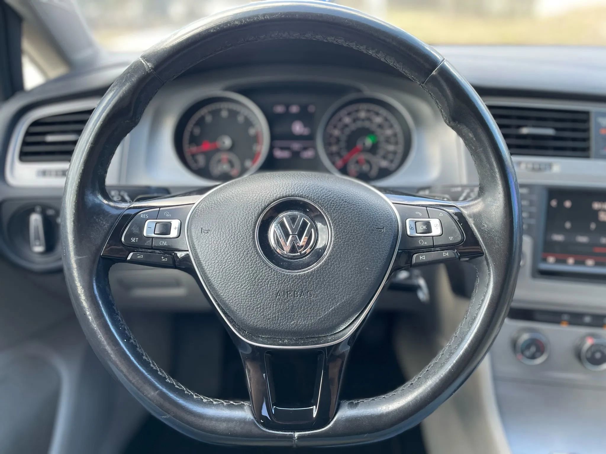 Used 2016 Volkswagen Golf S image 17