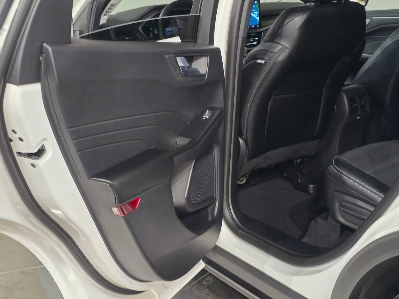 New 2026 Ford Escape SE w/ Class II Trailer Tow Package image 33