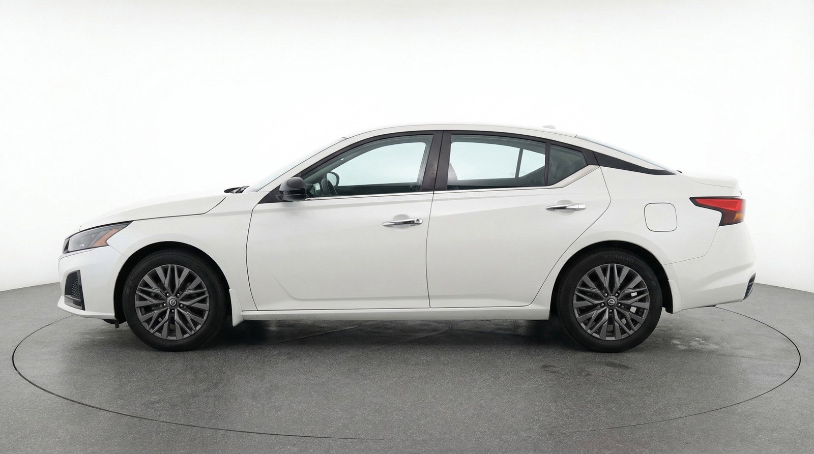 Used 2025 Nissan Altima 2.5 SV image 5