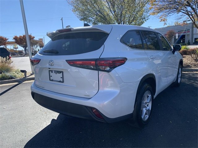 Certified 2023 Toyota Highlander L image 8