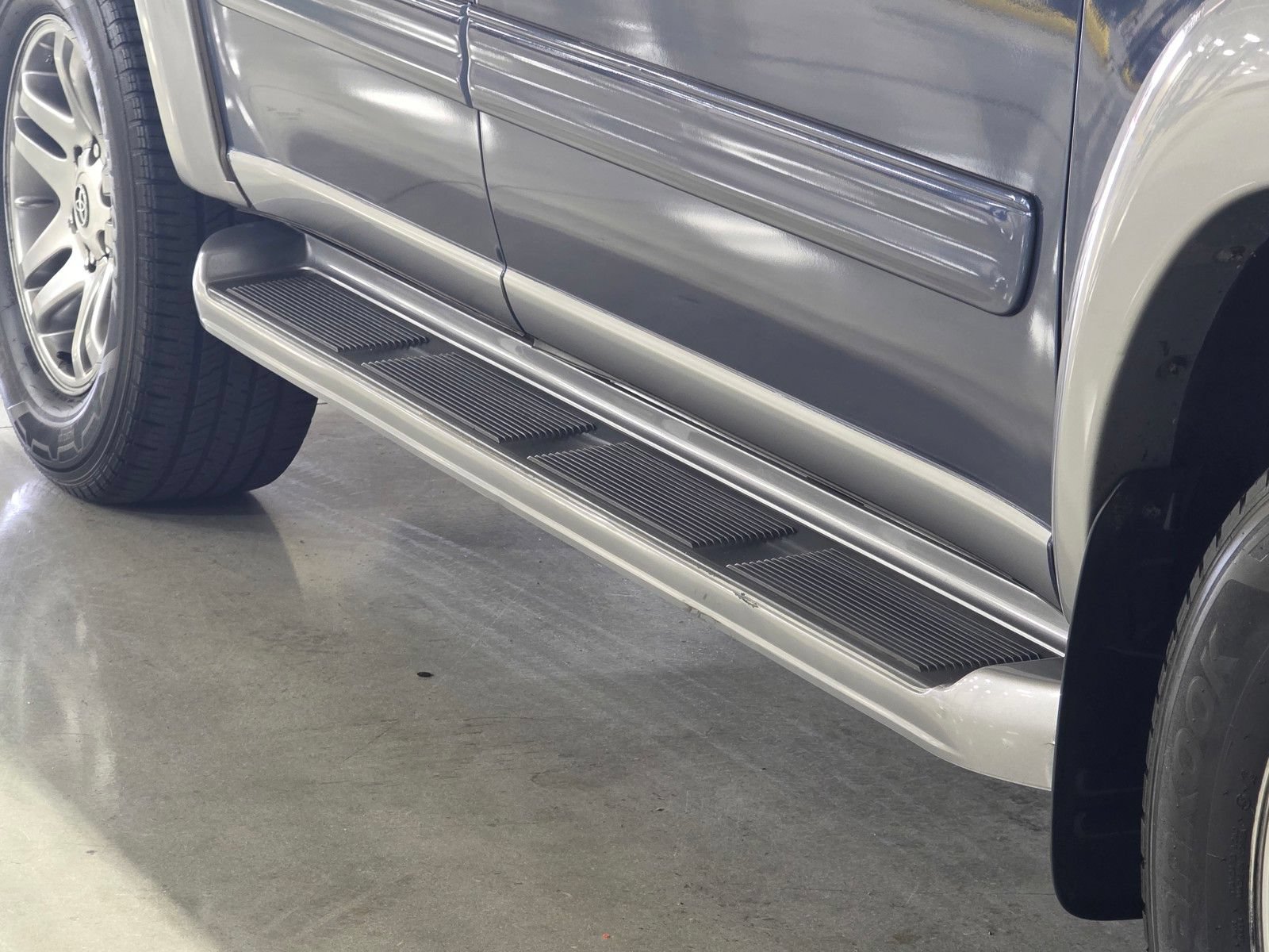 Used 2004 Toyota Sequoia SR5 RWD image 11