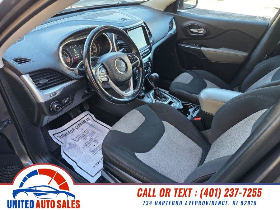 Used 2014 Jeep Cherokee Latitude w/ Cold Weather Group AWD/4WD image 9