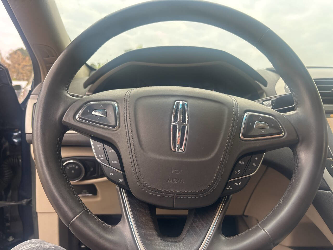 Used 2017 Lincoln MKZ Reserve image 10