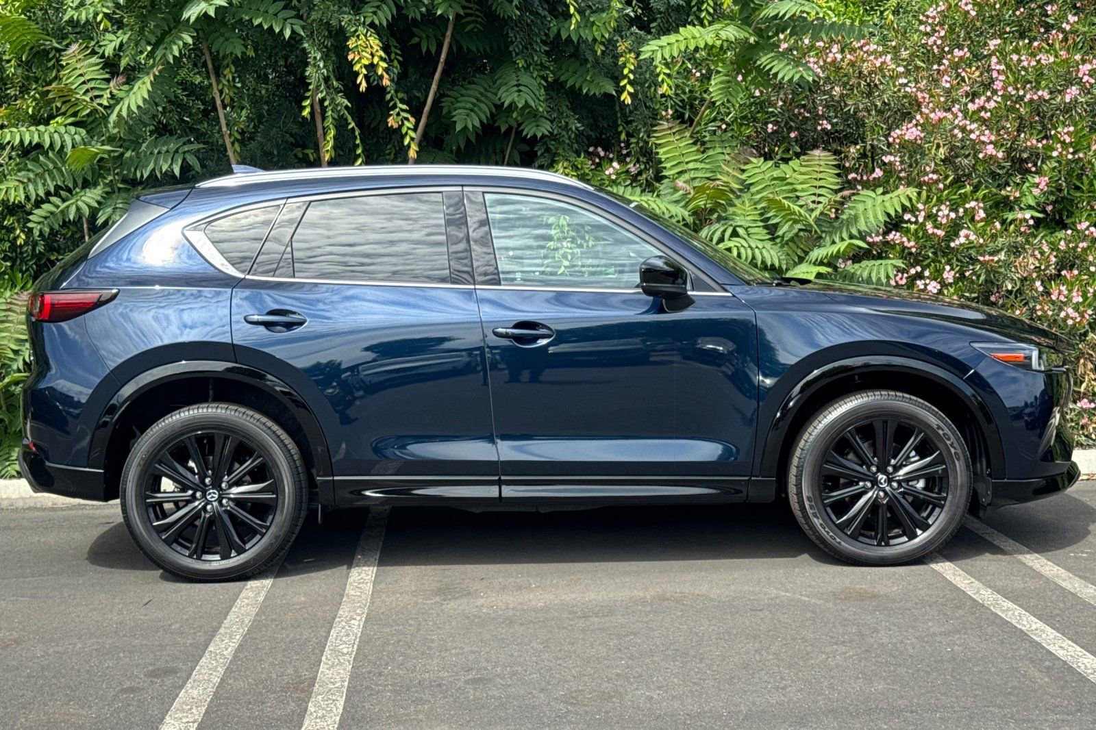Certified 2025 MAZDA CX-5 2.5 Turbo w/ Premium Package AWD/4WD image 3