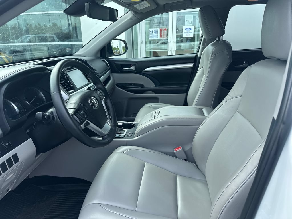 Used 2019 Toyota Highlander XLE FWD image 9