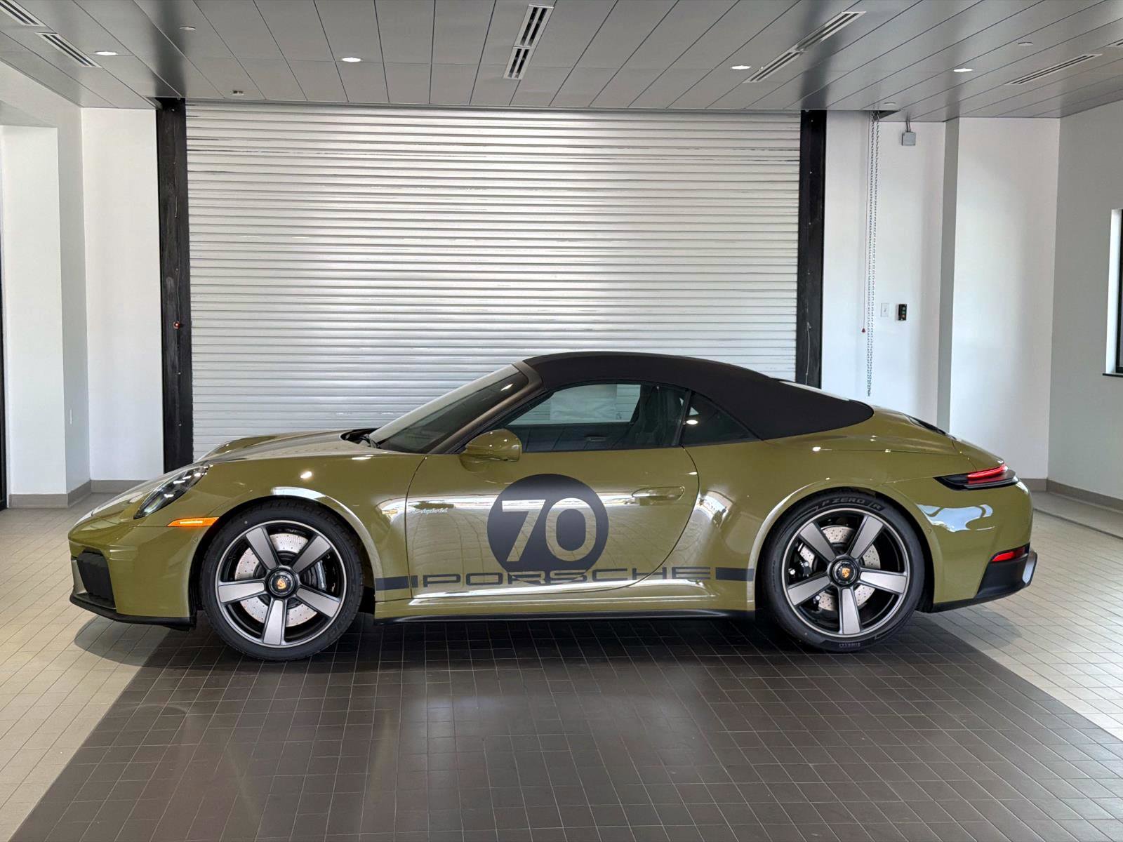 New 2026 Porsche 911 GTS image 2