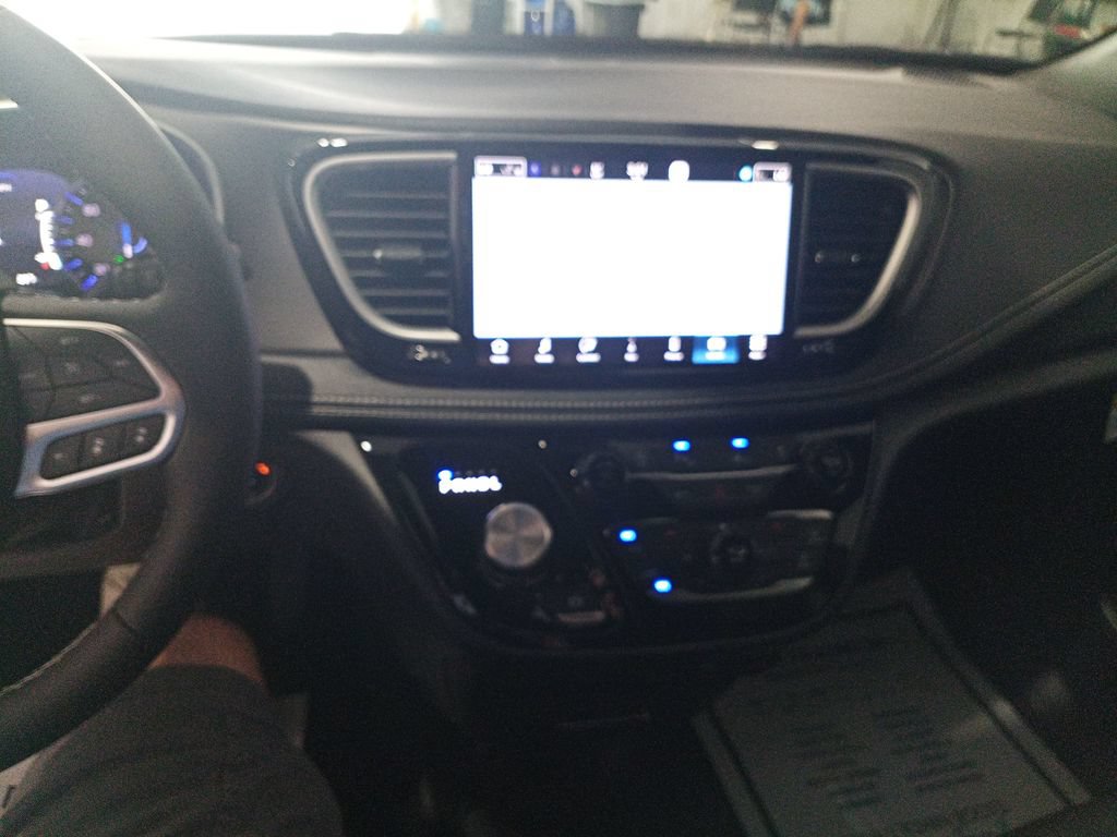 New 2027 Chrysler Pacifica Select w/ Family Tech Group FWD image 17