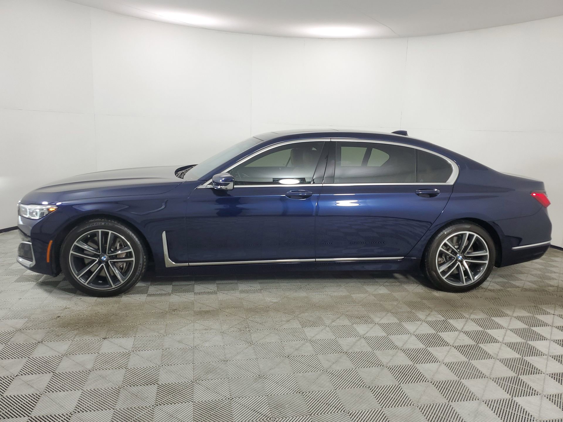 Used 2022 BMW 750i xDrive w/ Executive Package image 6