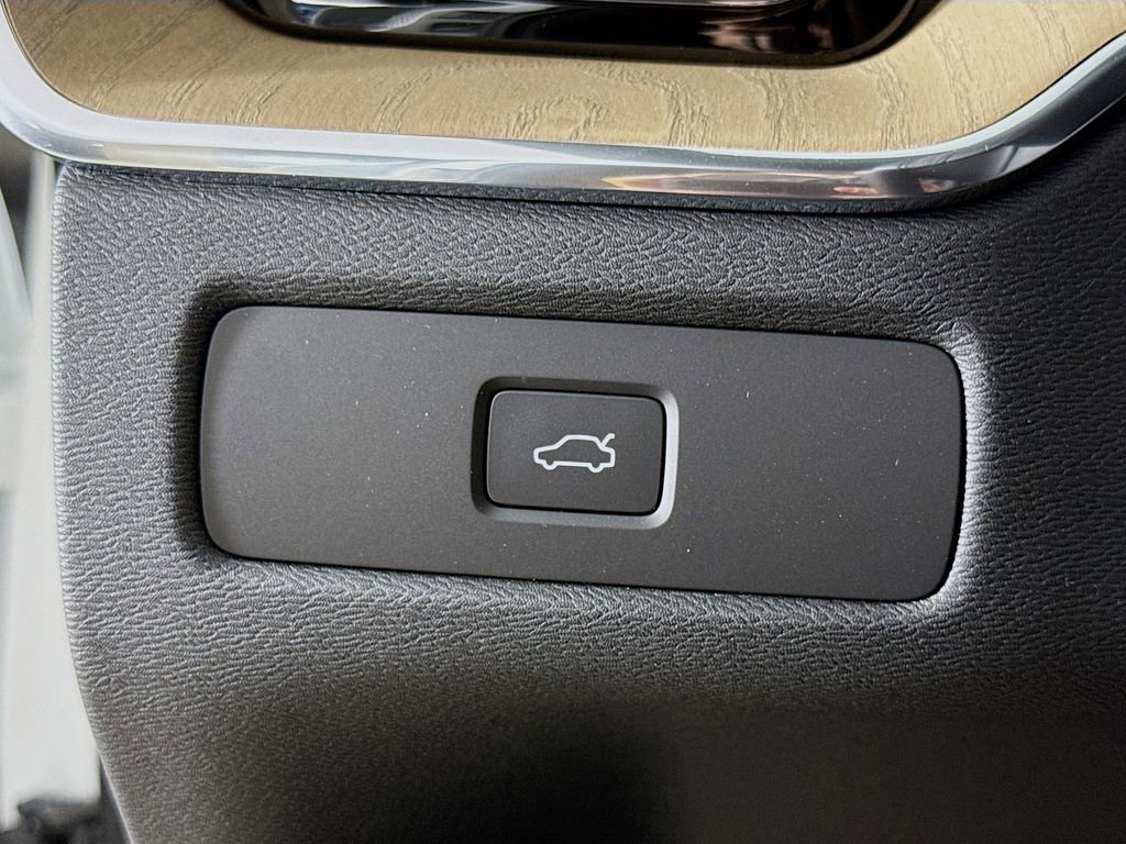 New 2026 Volvo XC60 B5 Core image 10