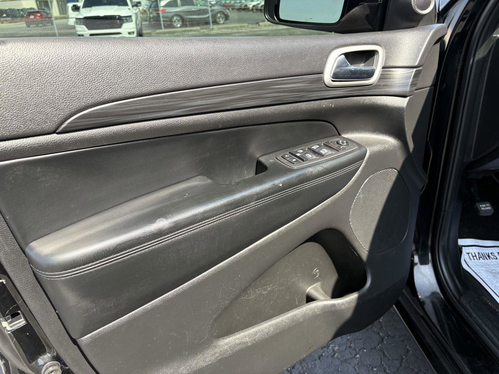 Used 2022 Jeep Grand Cherokee Laredo X image 13