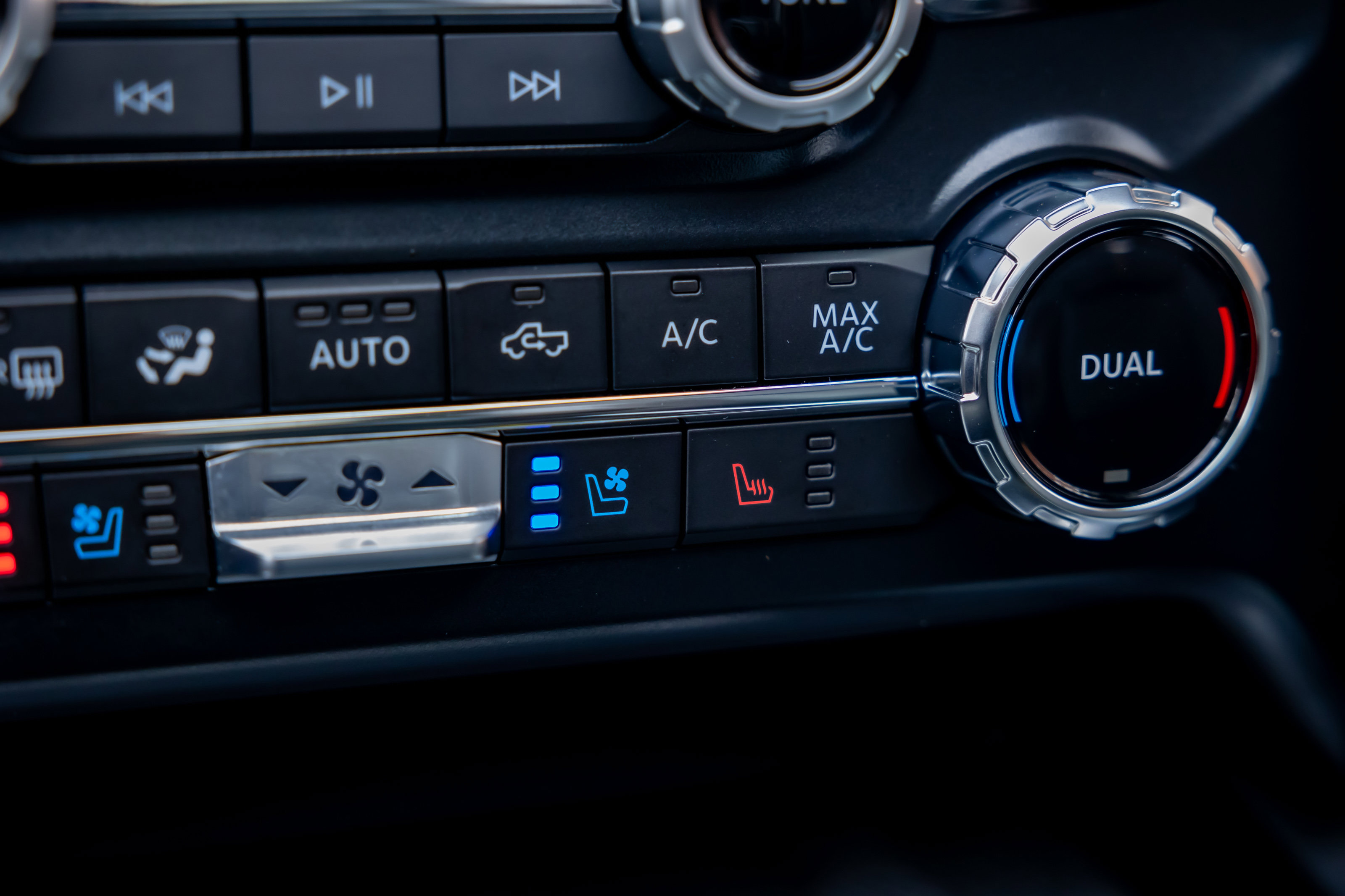 Used 2024 Ford F450 Platinum w/ FX4 Off-Road Package image 37