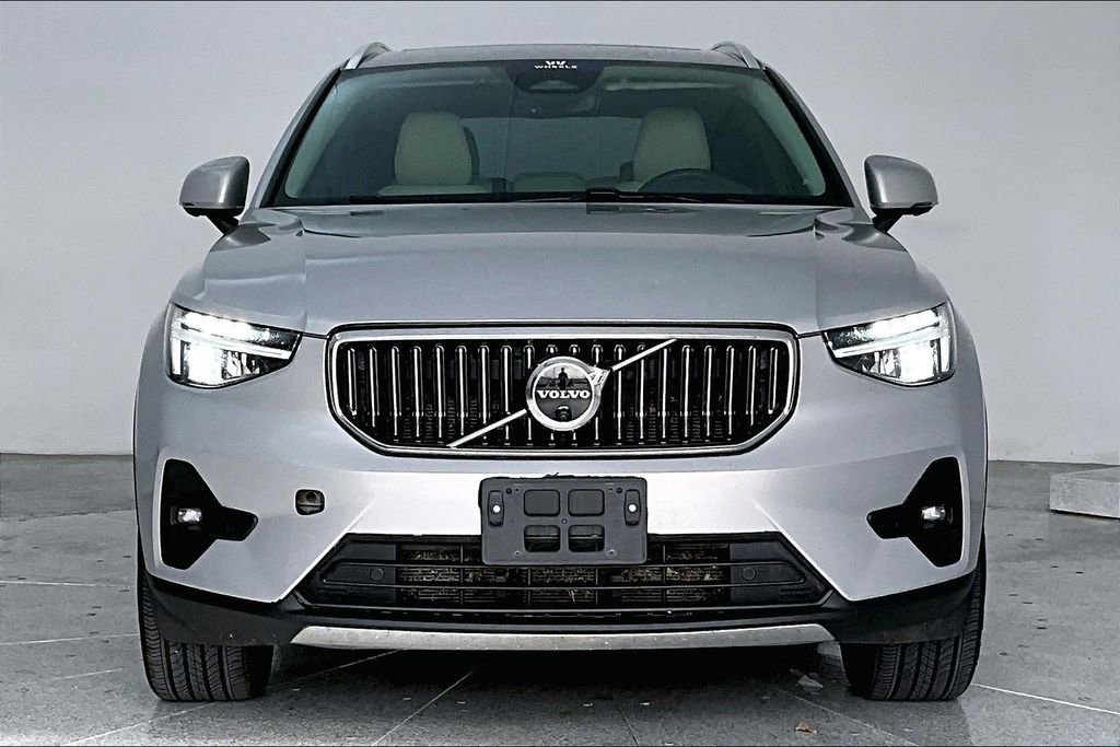 Certified 2023 Volvo XC40 B5 Plus image 6