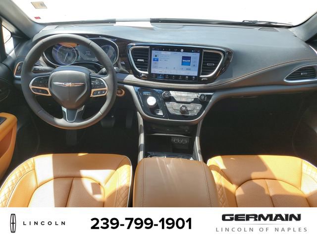 Used 2023 Chrysler Pacifica Pinnacle FWD image 17