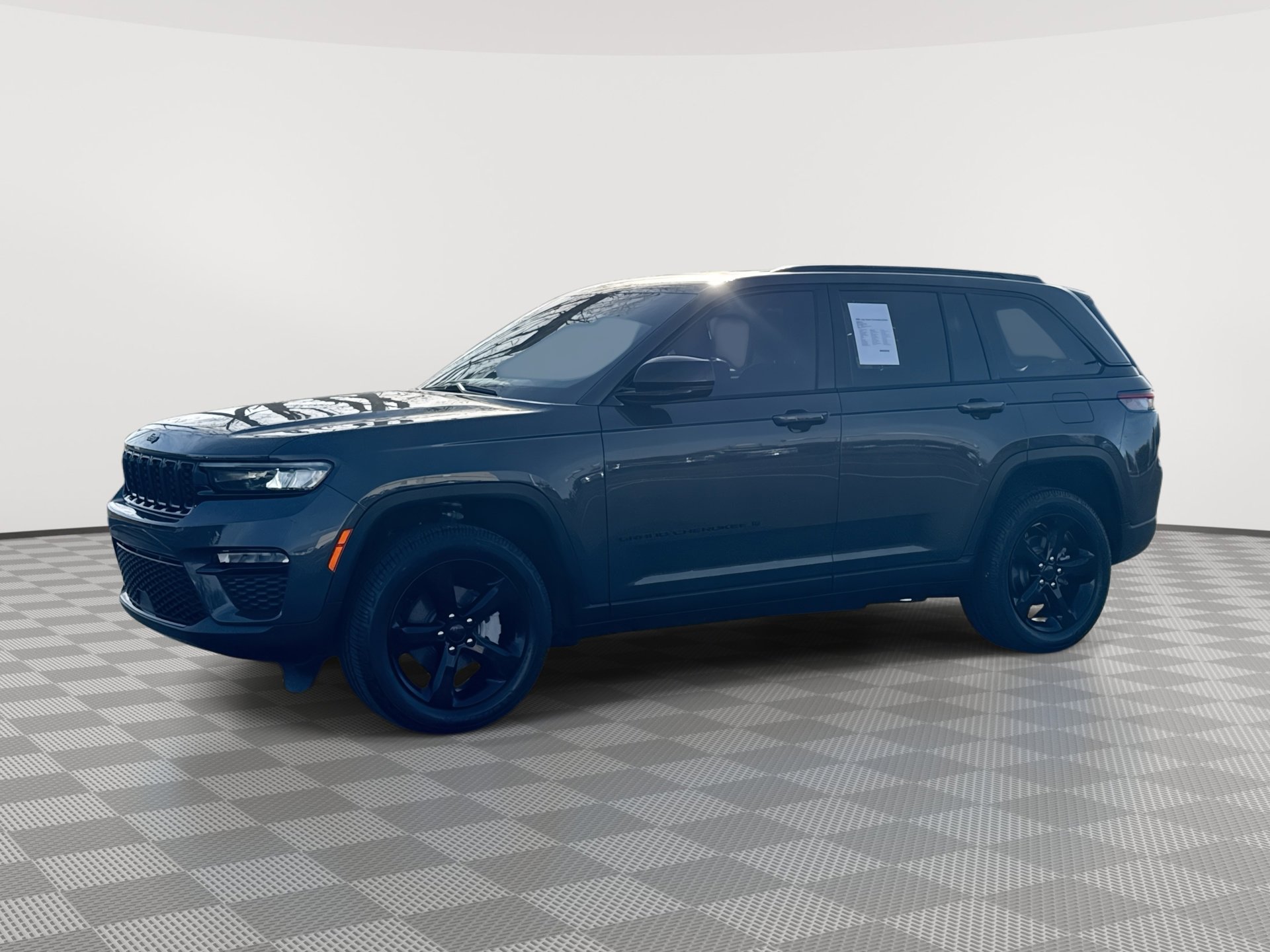 Used 2024 Jeep Grand Cherokee Limited w/ Black Appearance Package image 1