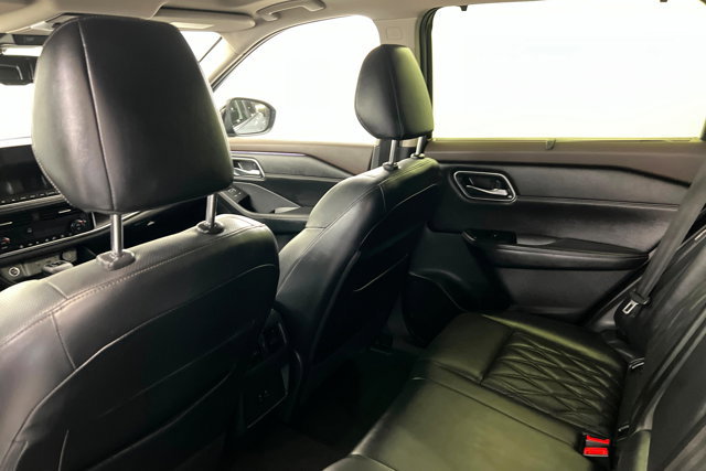 Used 2023 Nissan Rogue Platinum image 19