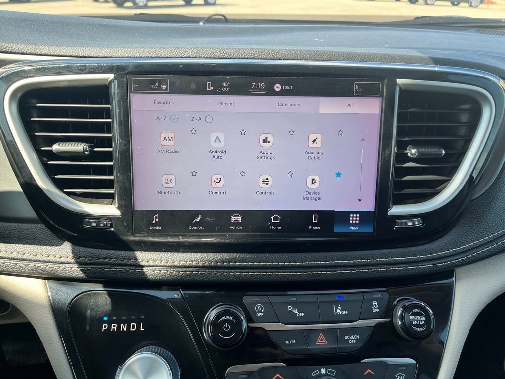 Used 2022 Chrysler Pacifica Touring-L image 26