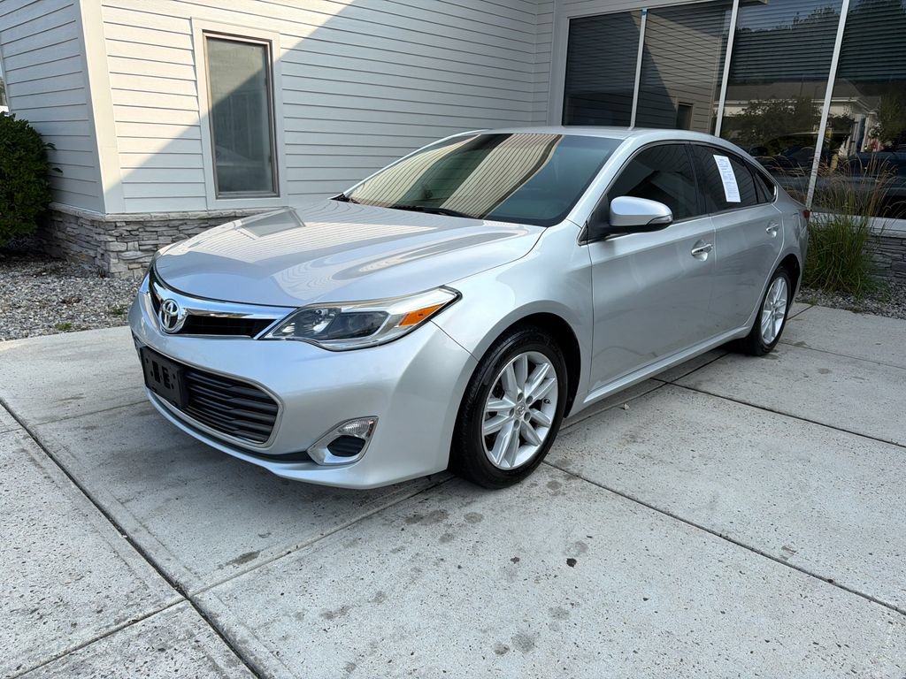 Used 2013 Toyota Avalon XLE FWD image 1