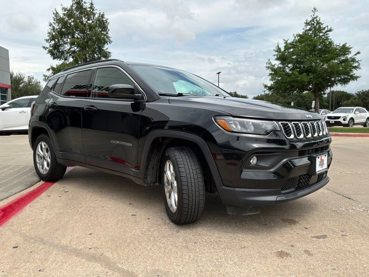 Used 2025 Jeep Compass Latitude AWD/4WD image 5