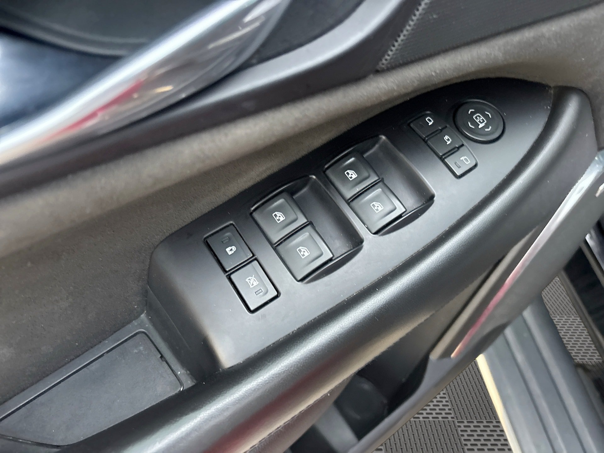 Used 2019 Cadillac Escalade ESV Platinum AWD/4WD image 14