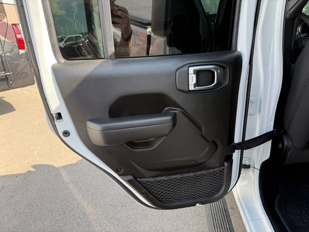 Used 2023 Jeep Gladiator Willys image 9