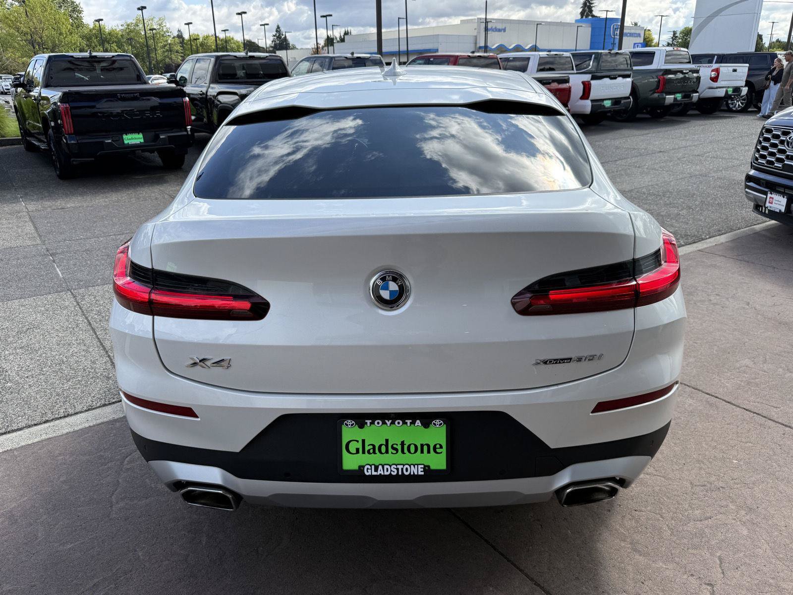 Used 2024 BMW X4 xDrive30i w/ Premium Package AWD/4WD image 5