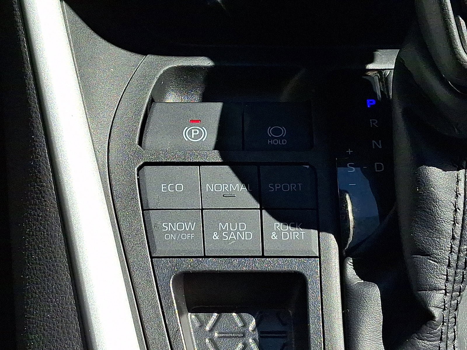 Used 2022 Toyota RAV4 LE image 23