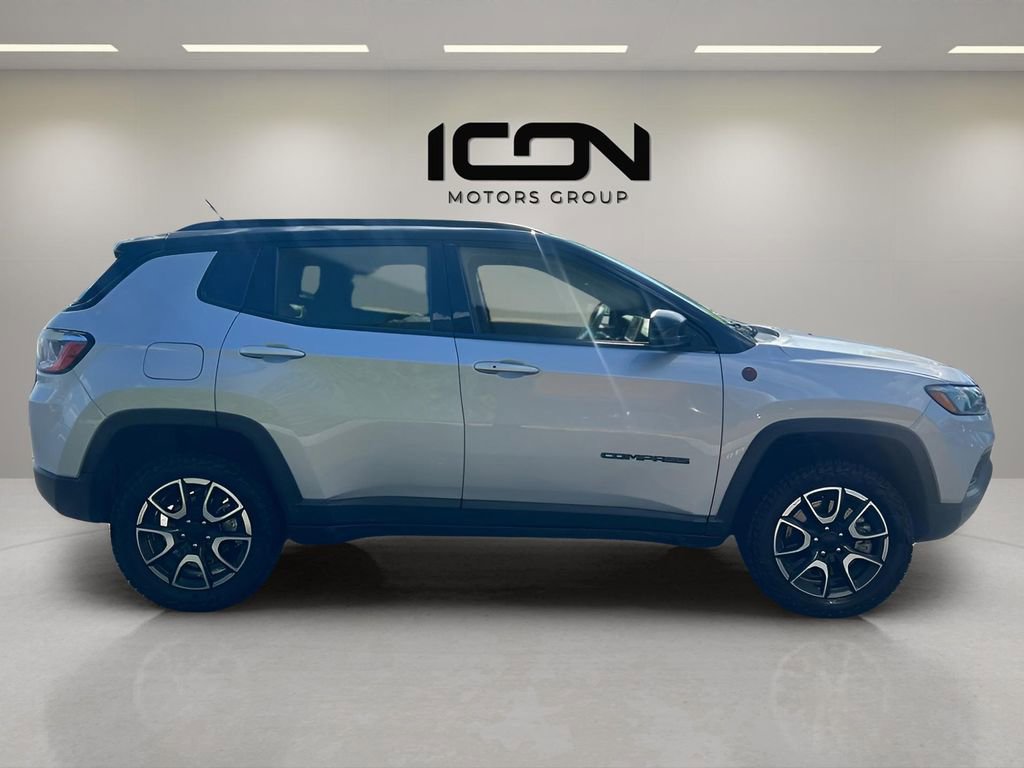 Used 2024 Jeep Compass Trailhawk image 10