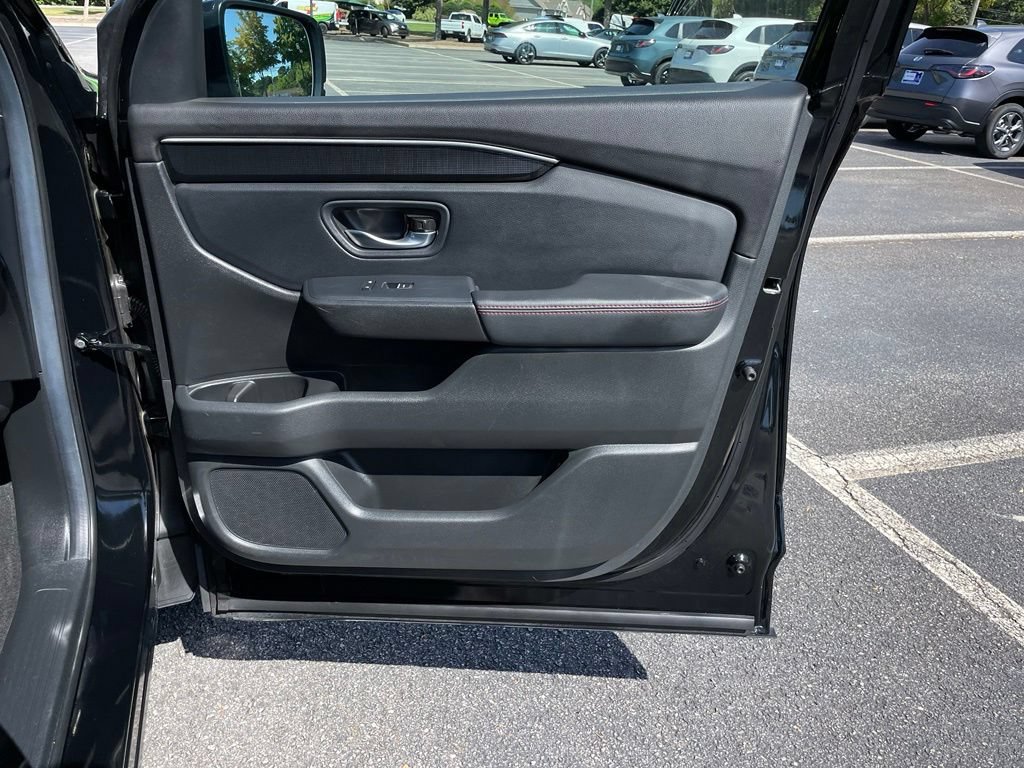 Certified 2025 Honda Pilot Black Edition image 30