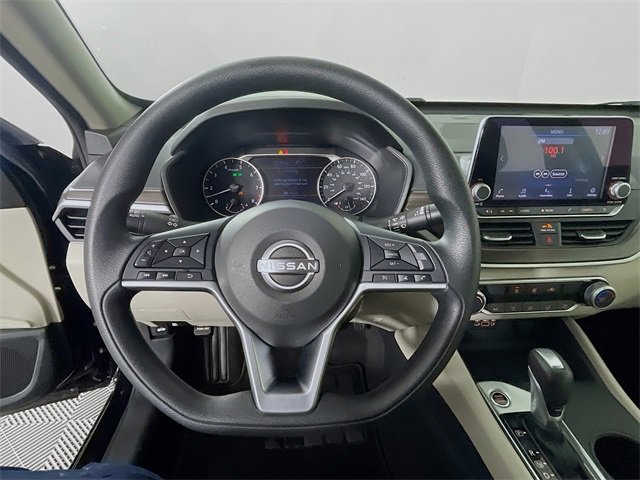 Used 2025 Nissan Altima 2.5 SV image 12