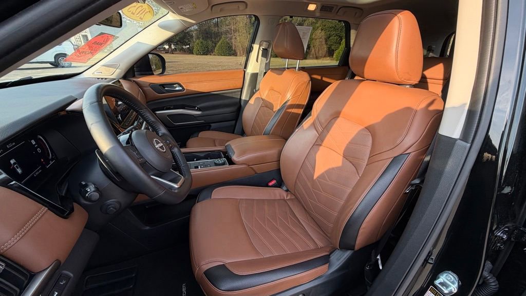 Certified 2025 Nissan Pathfinder Platinum AWD/4WD image 12