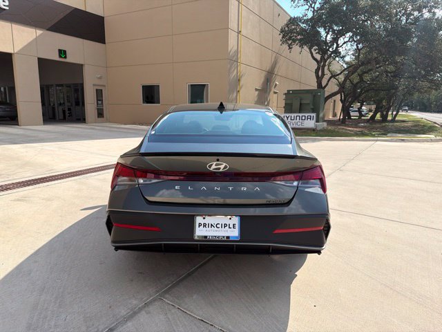 New 2026 Hyundai Elantra SEL Sport FWD image 3